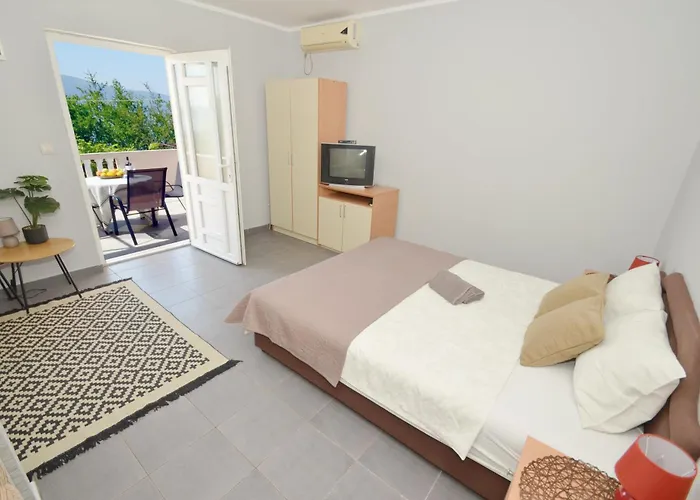 Porto Lastva Apartments